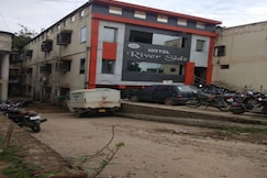 NEW HOTEL RIVER SIDE