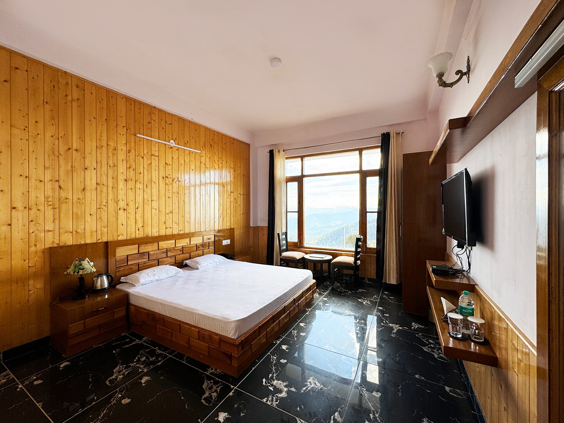 Hawk Eye Resort - Tap to explore photos