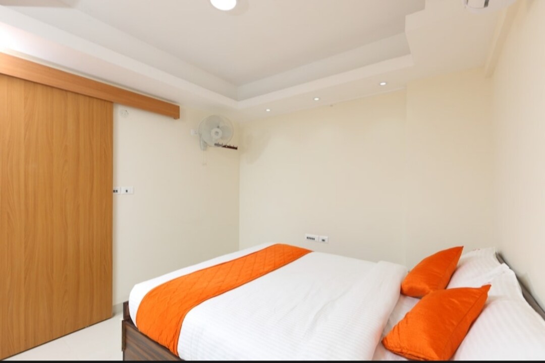 PHOENIX INN - Tap to explore photos