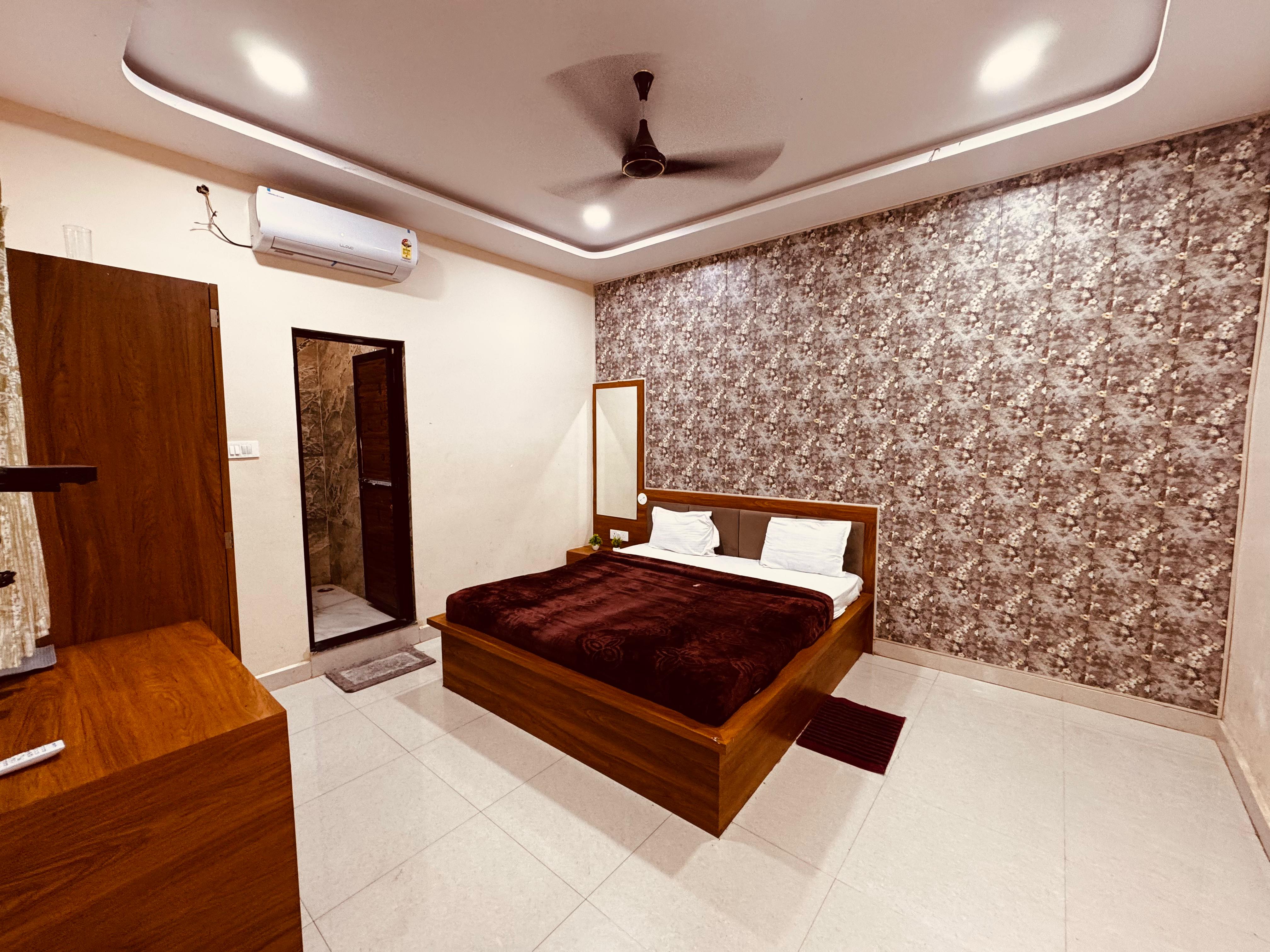 Hotel Shri Sudama - Tap to explore photos