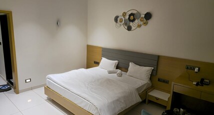 HOTEL THE LEO MIDWAY Room Type - Deluxe Room