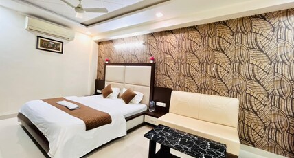 Lijoy Hotel and Restra Room Type - Super Deluxe Room