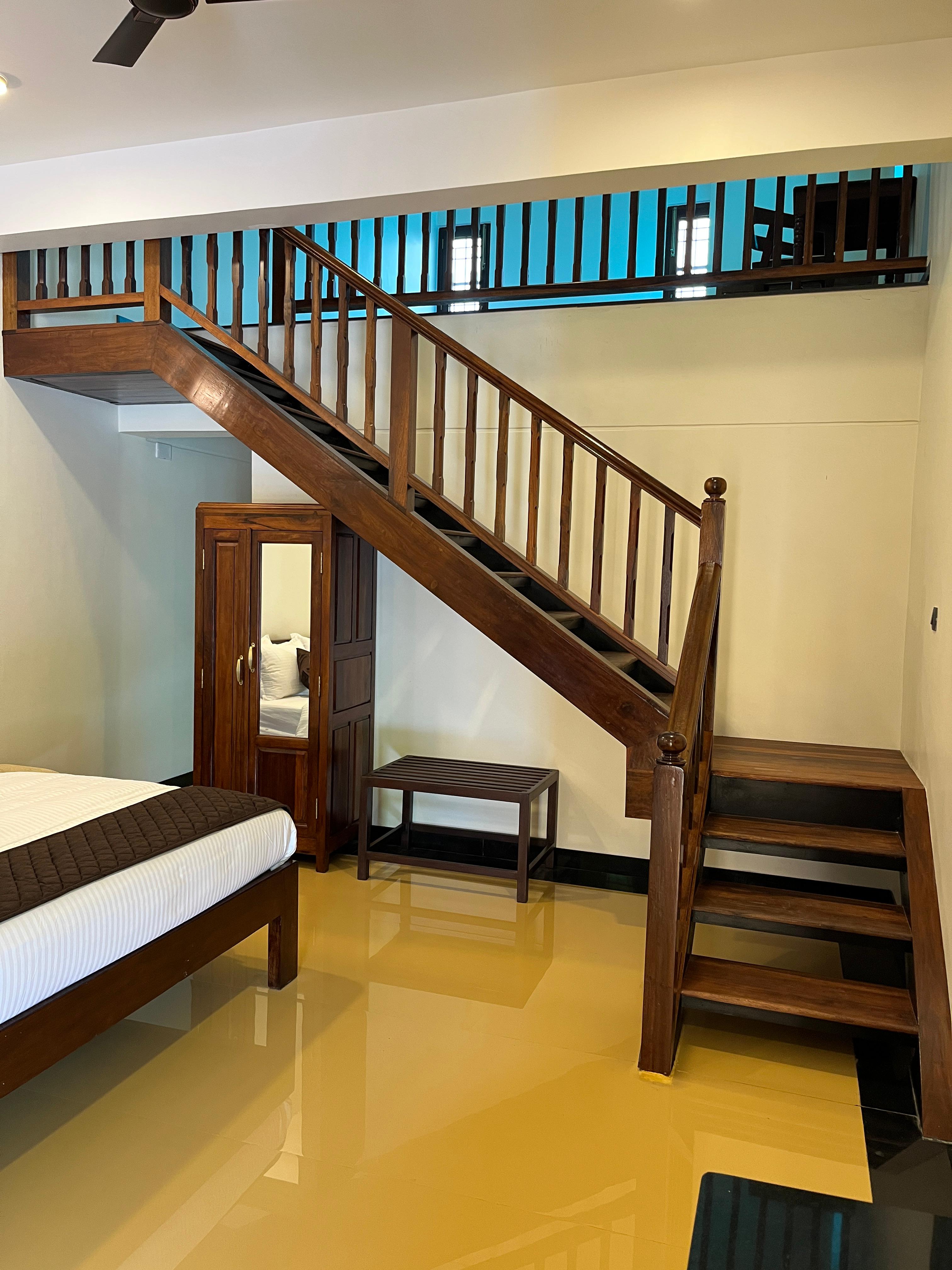 Hotel Grand Palais - Tap to explore photos