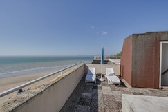 Duplex apartment with sea view and roof terrace