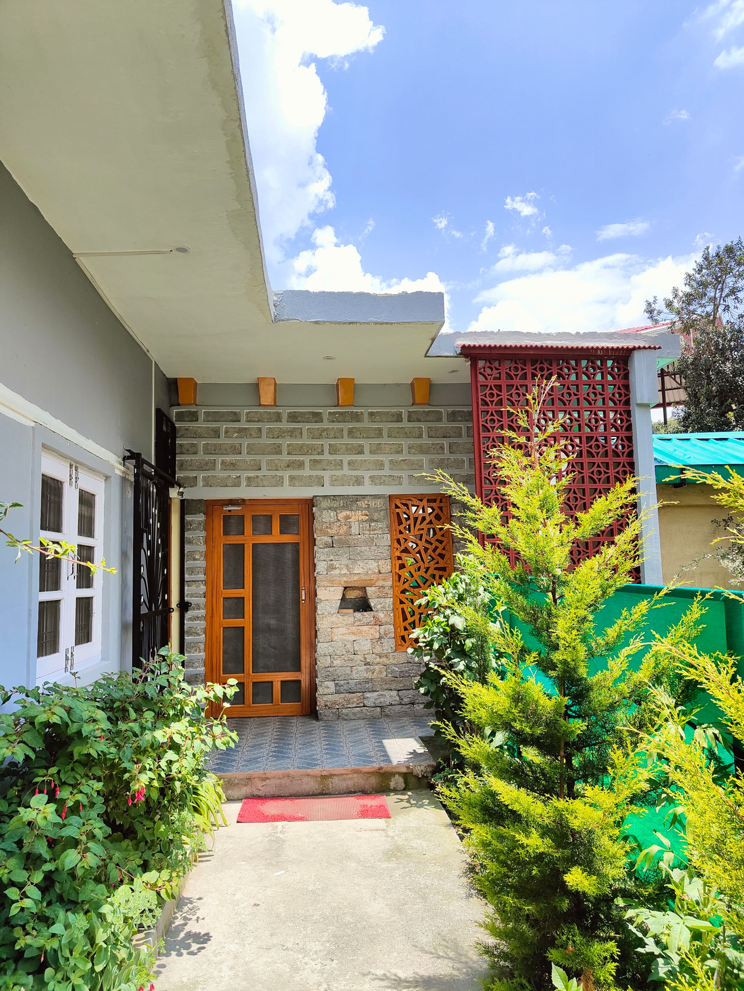 MP Residency Homestay - Tap to explore photos