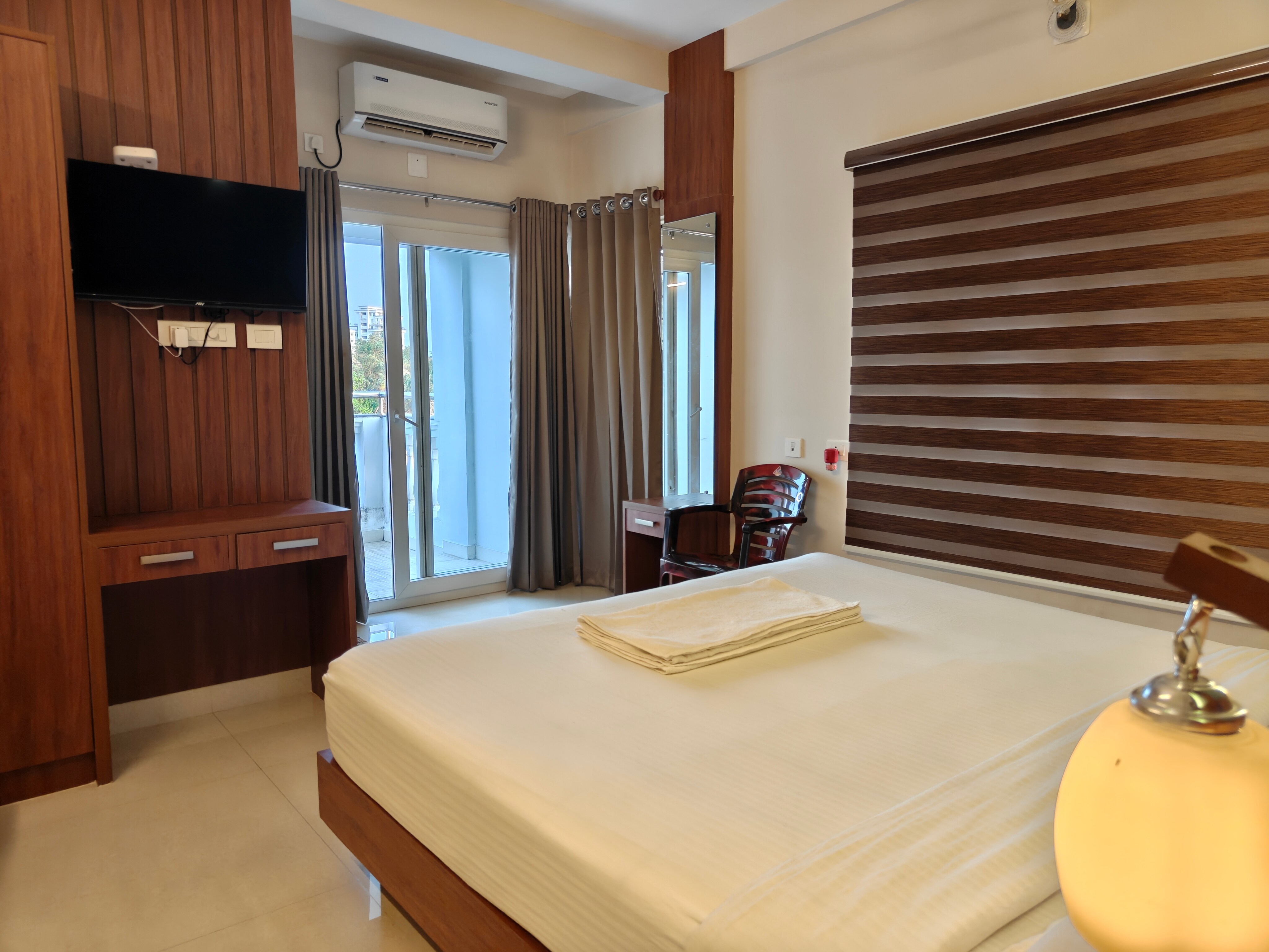Dew River Castle I Lake View 3BHK Aluva - Tap to explore photos