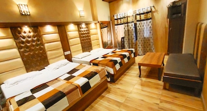 Hotel Revoli 10 Min walk to Golden Temple Room Type - Family Four Bed Room Ac Hotel Revoli 10 Min walk to Golden Temple Room Type - Family Four Bed Room Ac