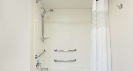 Hampton Inn by Hilton Pittsburgh/West Mifflin Room Type - 1 QN ACCESS TUB NONSMOK