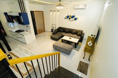 City Centre 4BHK House w plunge pool  Spa  Steam