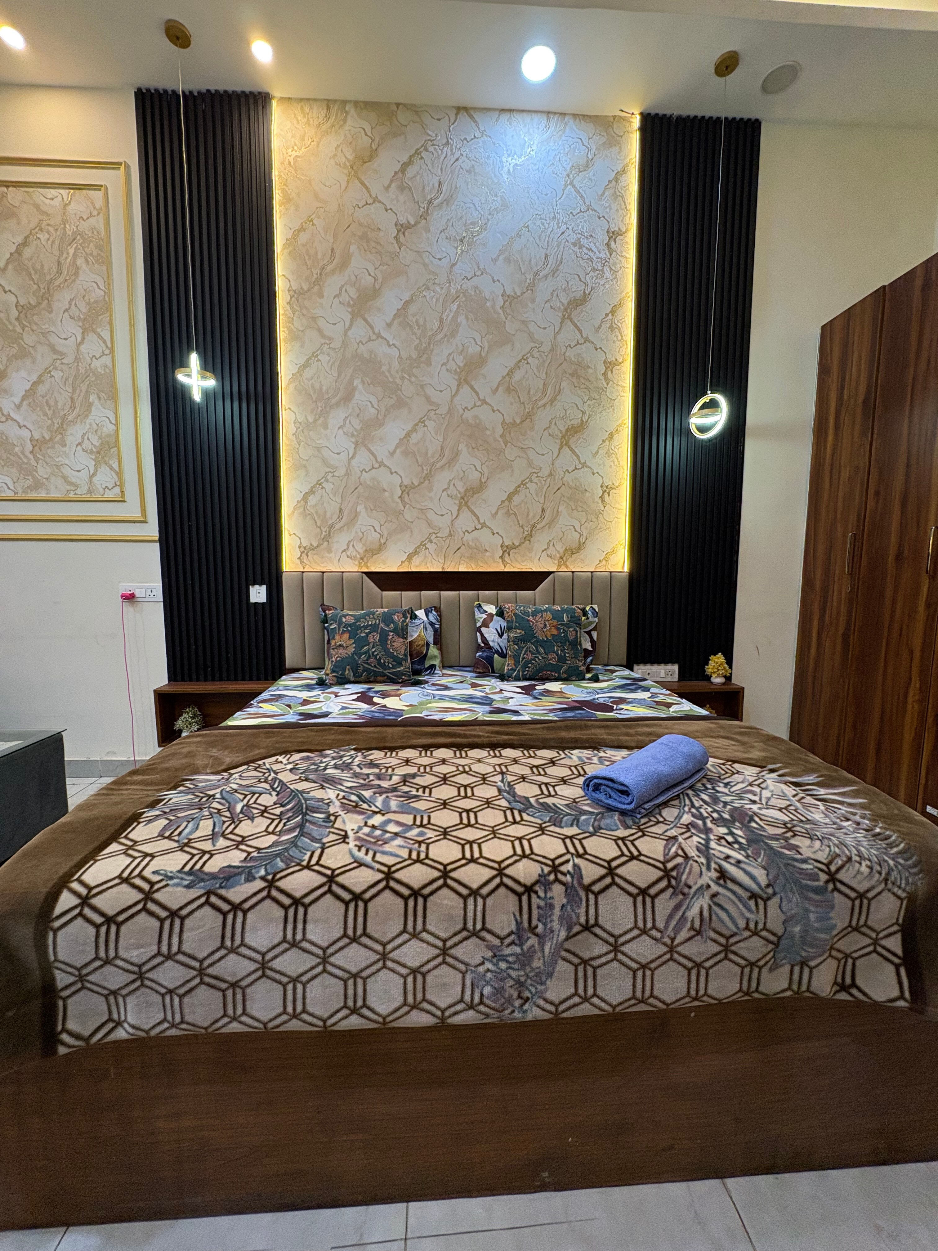 Cozy 1RK Near Metro| Couple Friendly Apartment - Tap to explore photos