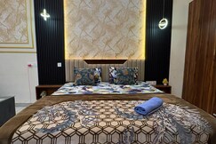 Cozy 1RK Near Metro| Couple Friendly Apartment
