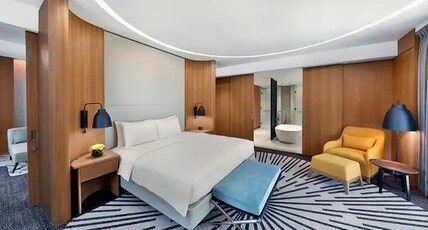 DoubleTree by Hilton Dubai - Business Bay Room Type - KING ONE BEDROOM SUITE