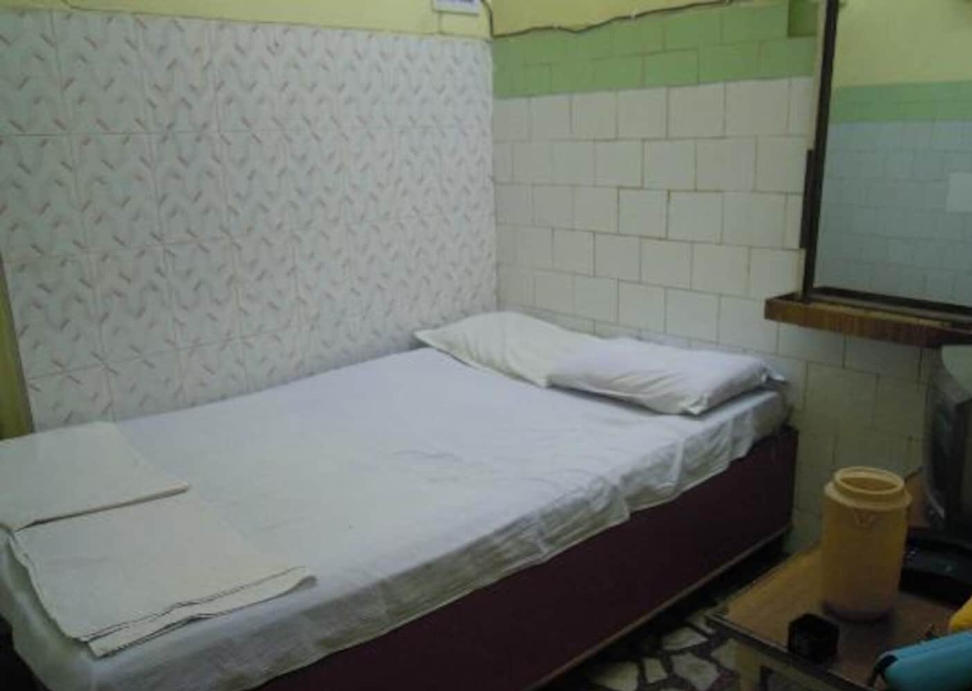 D.m Hotel - Tap to explore photos