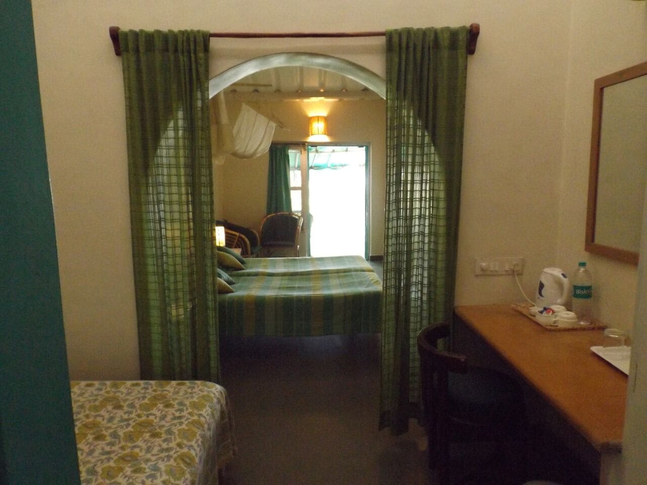 Manoribel - Tap to explore photos