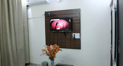 Gaurav resort & apartments Room Type - Deluxe Room - AC