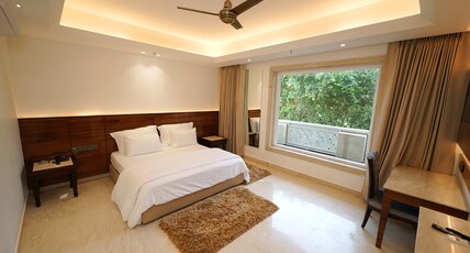 SUKHSAROJ HOTEL & RESORTS Room Type - Luxury Suite