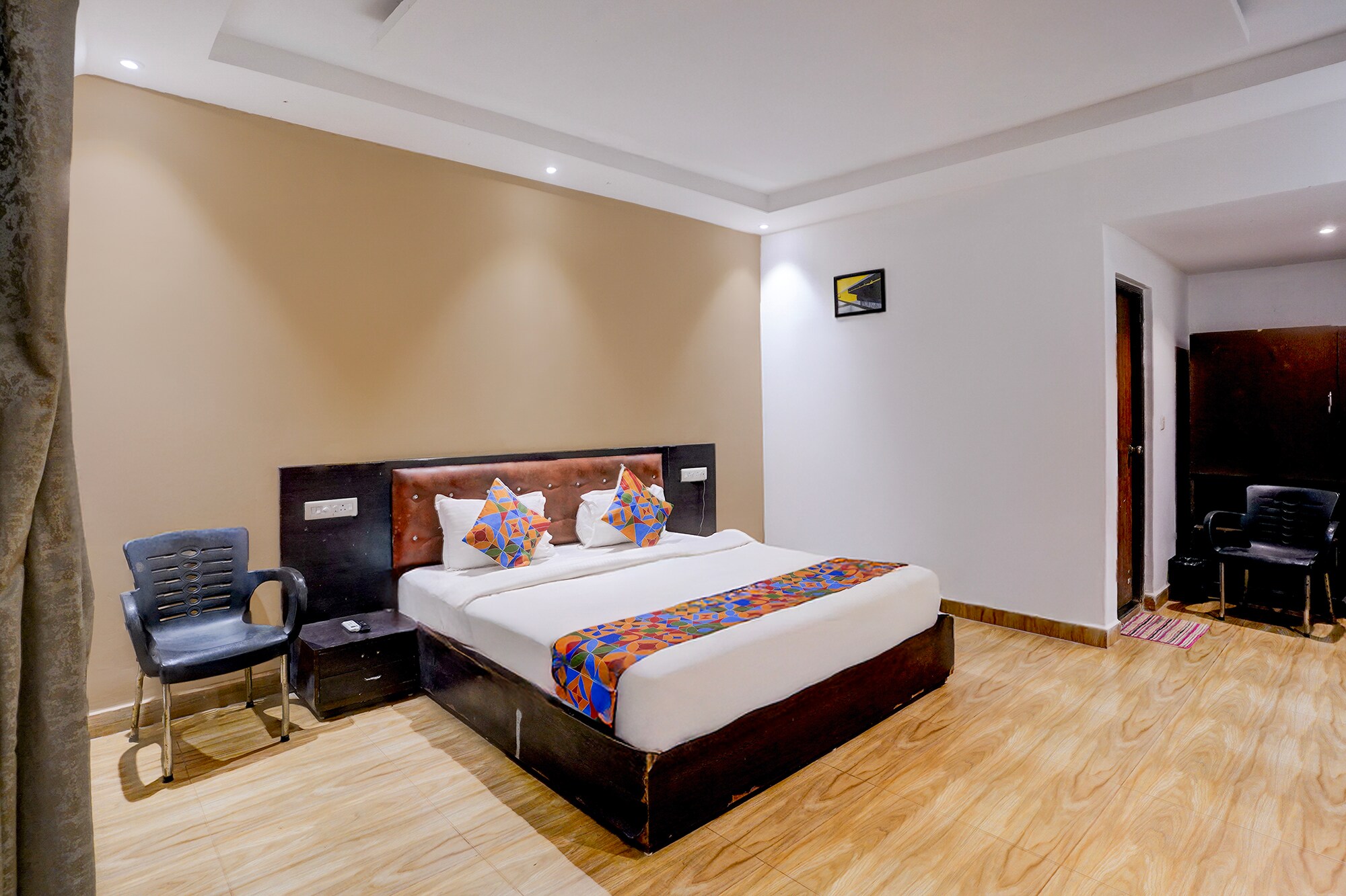 FabHotel Bay Breeze - 800M From Morjim Beach - Tap to explore photos