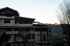 Hotel 9 Atop - 5 mins to MG Marg