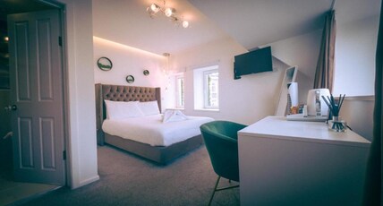 OYO Newquay Beach Hotel Room Type - Deluxe Double Room with View