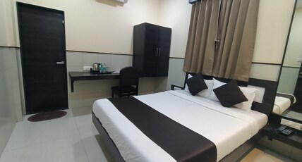 HOTEL TRITON Room Type - Deluxe AC Room
