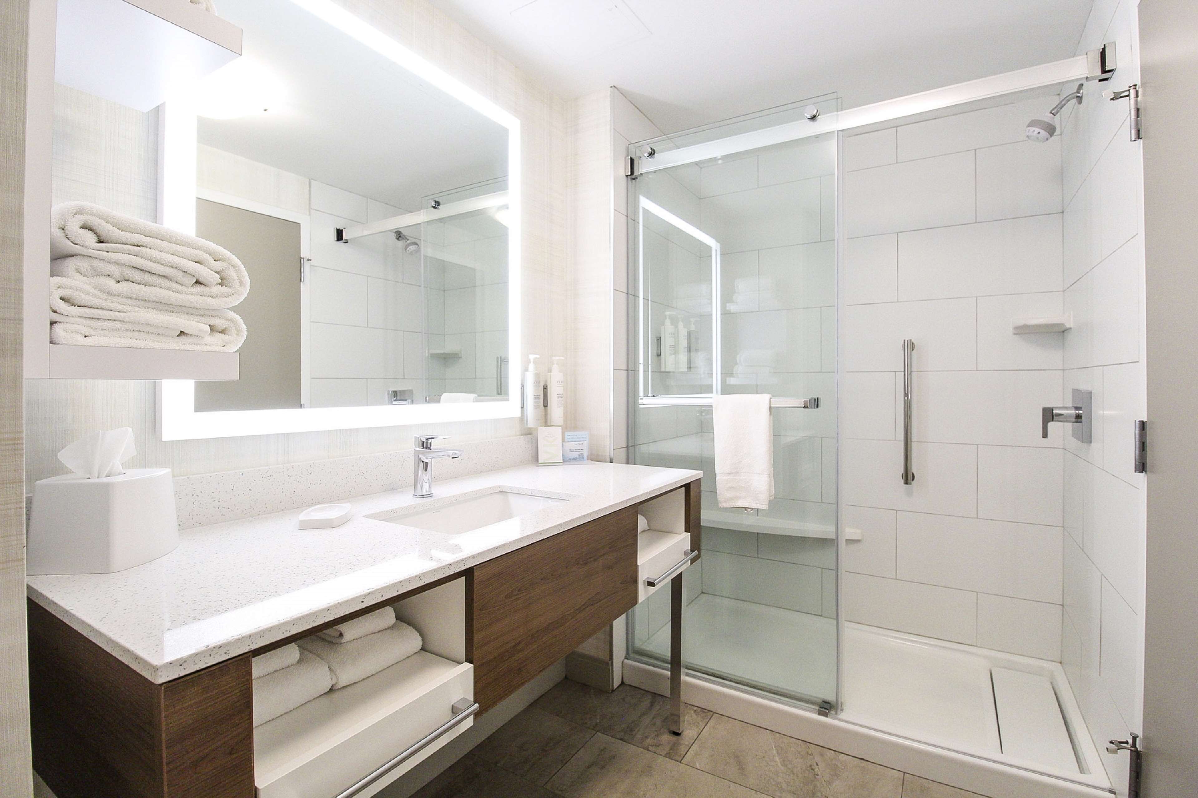 Hampton Inn by Hilton Sydney Nova Scotia - Tap to explore photos