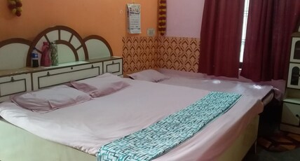 L99 Homestay Room Type - AC ROOM - NEAR RAM MANDIR