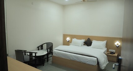 Hotel Laxmi Palace Room Type - Deluxe Ac Double Bed Room