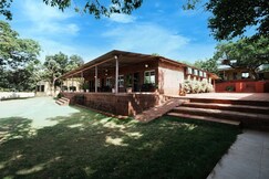 Dwarka Lawns and Cottages - 1 mins walk from Mahabaleshwar Bus Stand