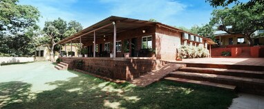 Dwarka Lawns and Cottages - 1 mins walk from Mahabaleshwar Bus Stand