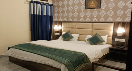 HOTEL NEEL GAGAN  HOTEL TOURIST Room Type - LUXURY DOUBLE AC ROOM