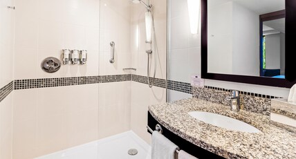 Hampton by Hilton Cluj-Napoca Room Type - QUEEN CORNER ROOM - NS