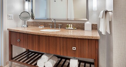 Hilton San Diego Bayfront Room Type - CORONADO BRIG VW 2 QN BEDS