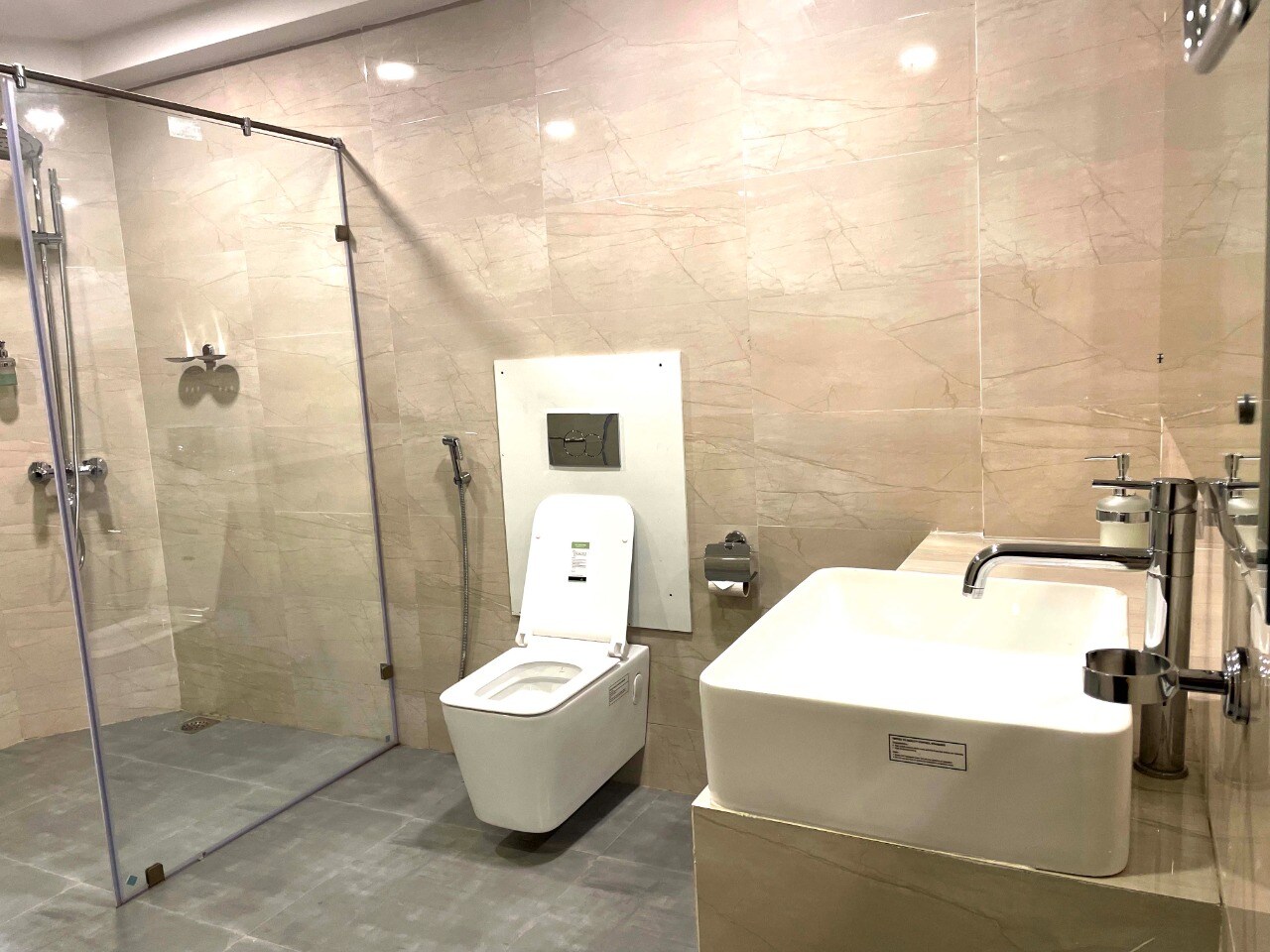 Casa Vinte E4 Modern 3 BHK near Baga - Tap to explore photos