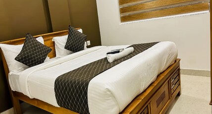 EMERALD INN Room Type - Deluxe Room (AC ROOM)