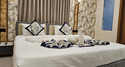 Hotel The Junagadh Palace Room Type - THE KING ROOM WITH BATHTUBE Hotel The Junagadh Palace Room Type - THE KING ROOM WITH BATHTUBE