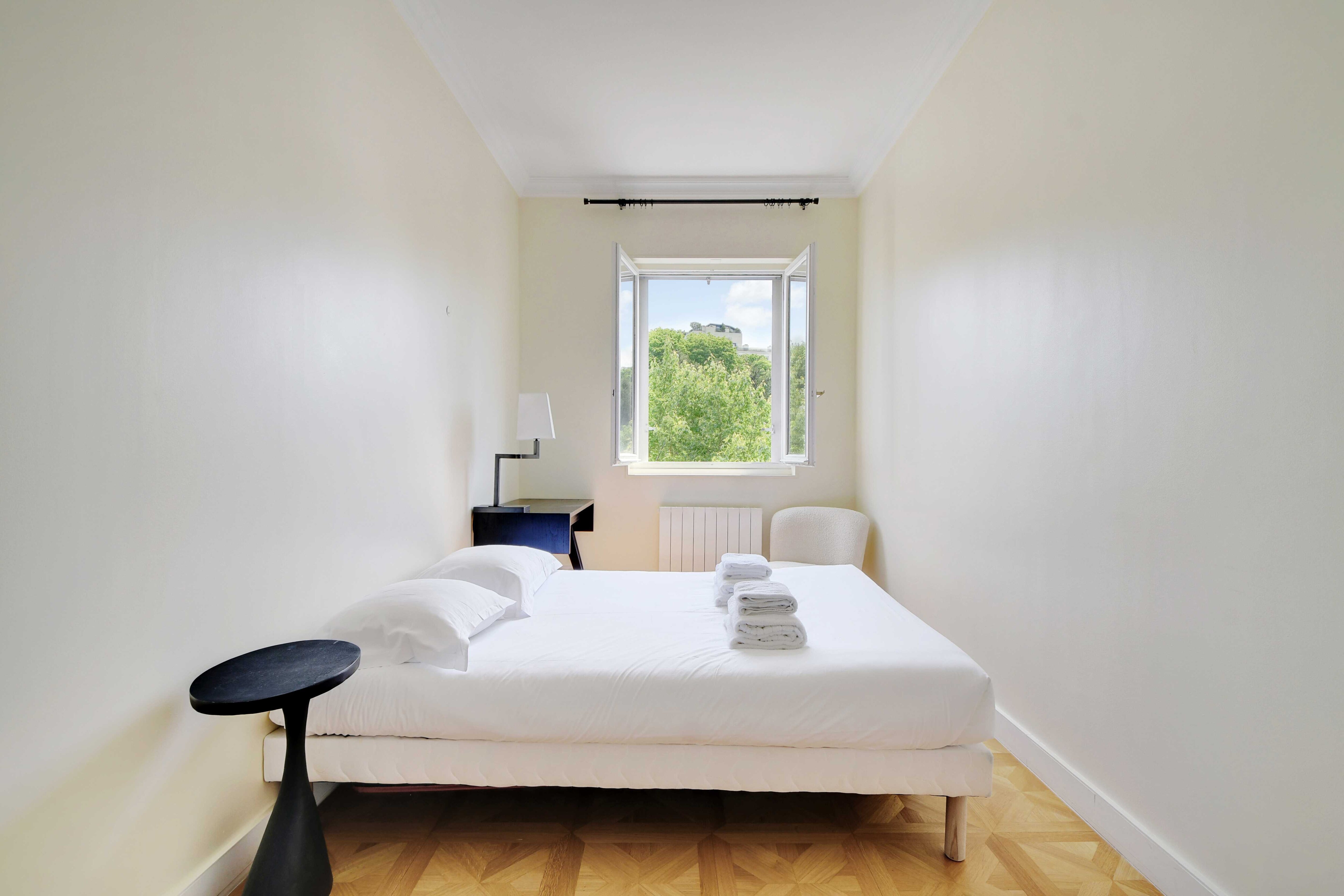 Chic apartment - 2BR/6P - Trocadero/Eiffel Tower - Tap to explore photos