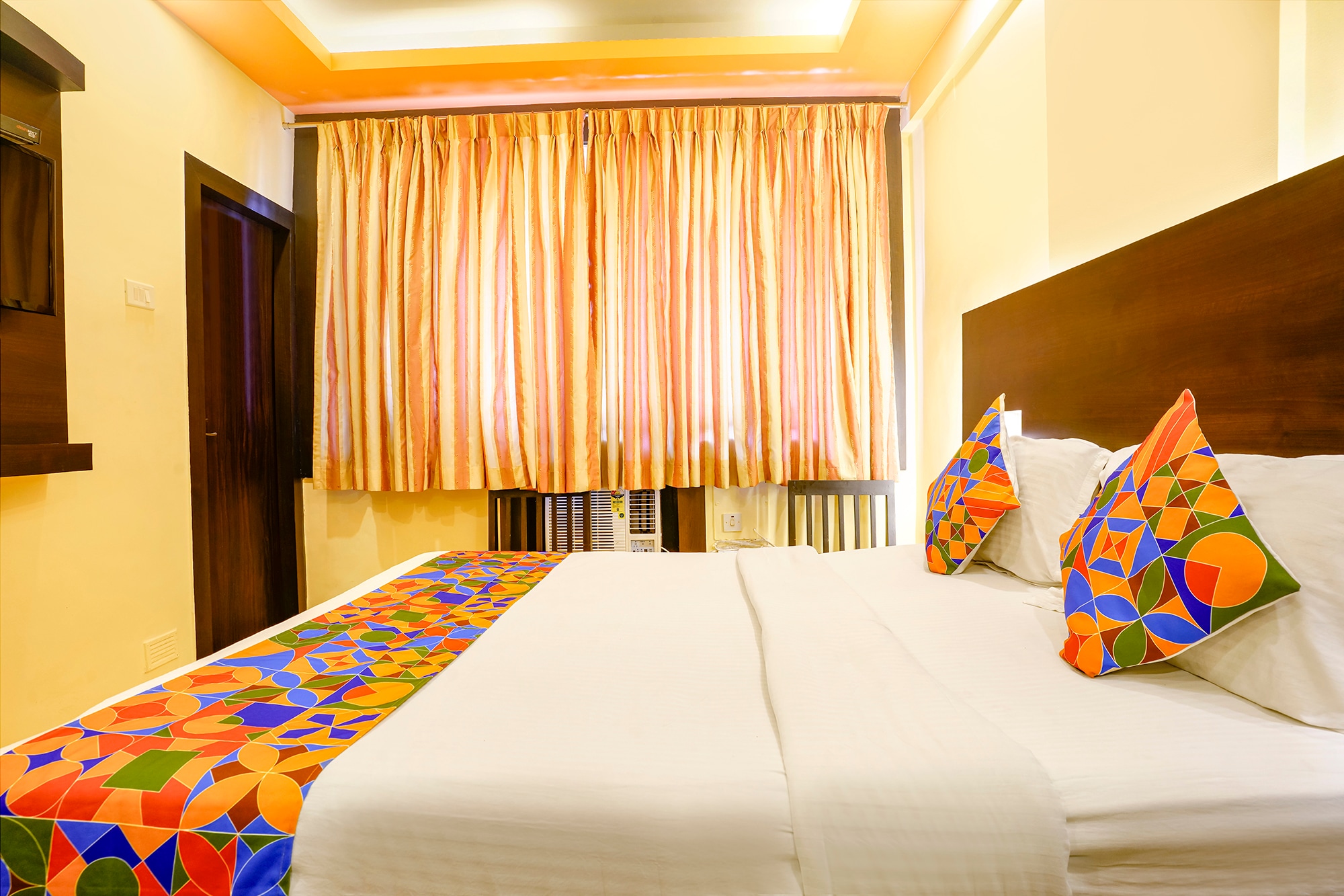 Fabhotel Manoshanti - Nr. Big Daddy Casino - Tap to explore photos