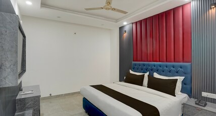 Hotel O royal palace Room Type - Classic