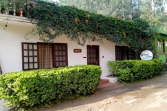 Westend Cottage | Rooms & Caretaker