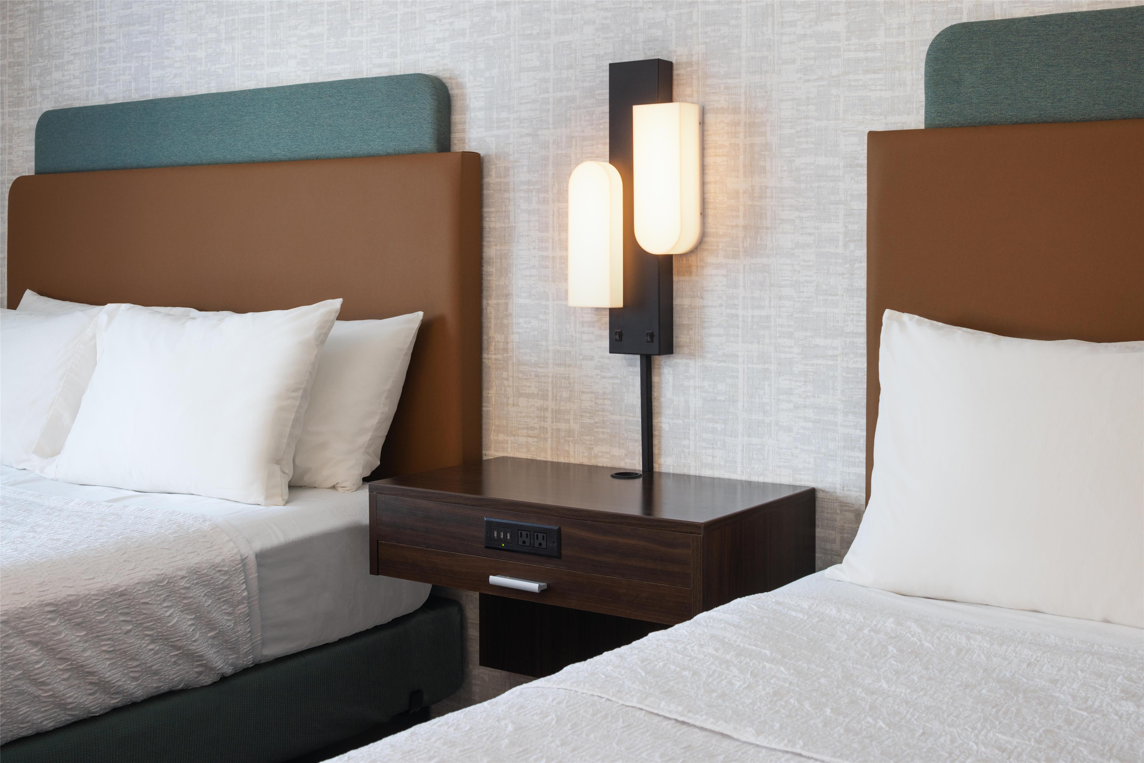 Hampton Inn by Hilton Minneapolis-Roseville - Tap to explore photos