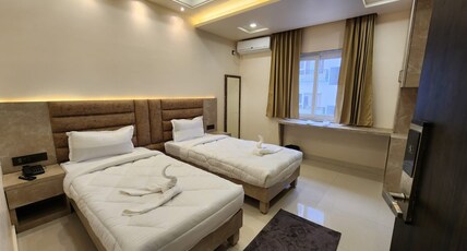 The Monarch Room Type - AC Executive Twin Bed