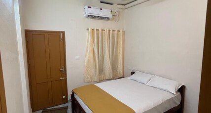 Sree Madhavam Stays Room Type - Deluxe Room Near Padmanabhaswamy Temple | AC | Budget Stay