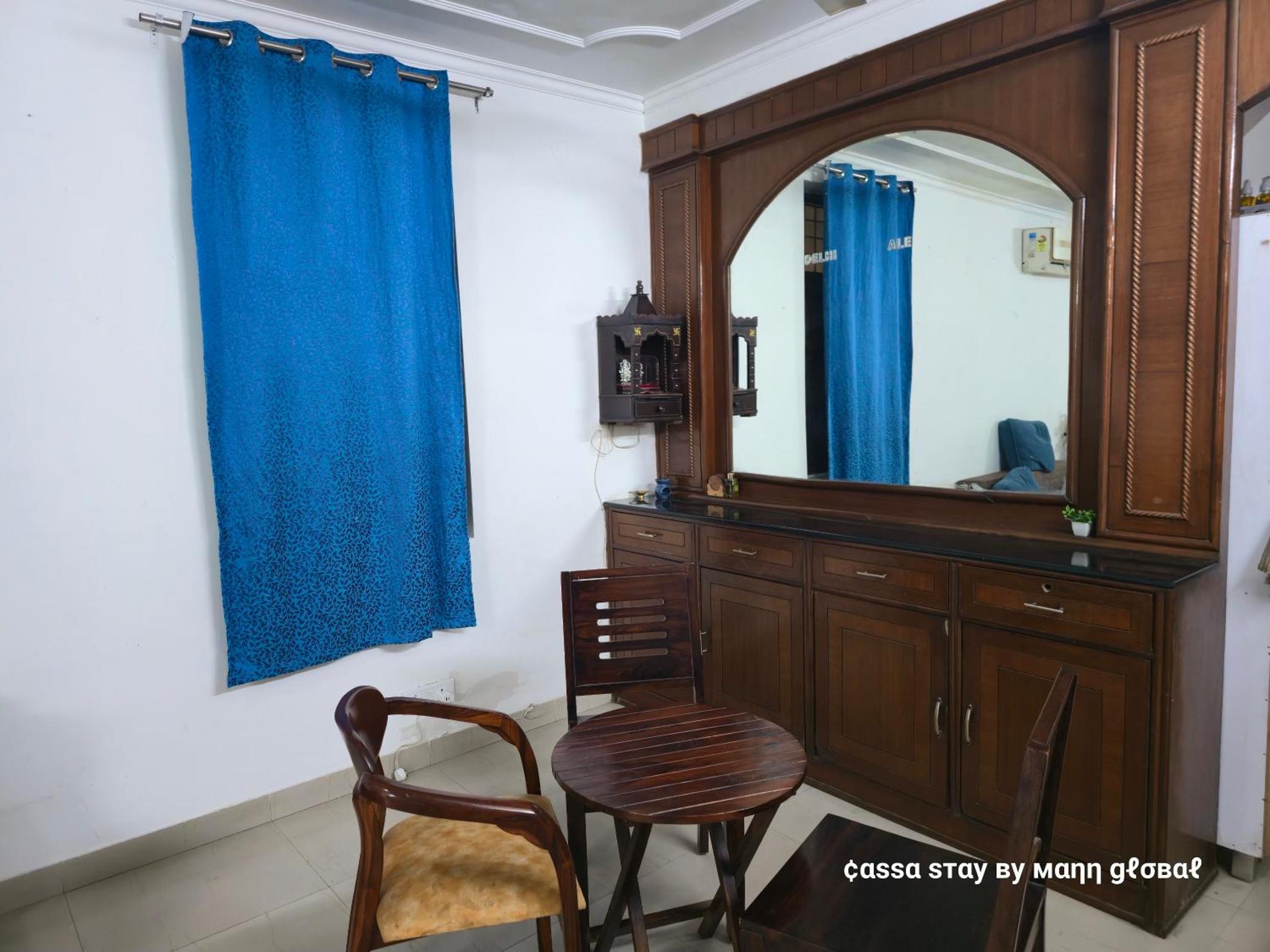 4bhk Cassa Stay - Fortis Vasant Kunj - Tap to explore photos