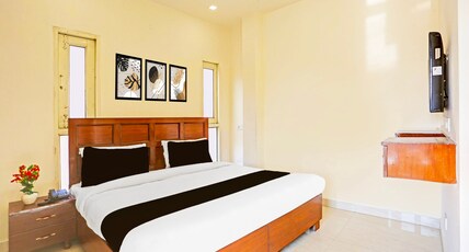 Super Hotel O by OYO Sector 45 Formerly Manyavar Room Type - Deluxe