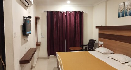 Hotel Alankar Room Type - Deluxe Triple Bedroom (AC)