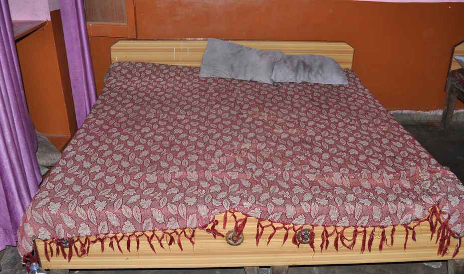 Hotel Right Way - Tap to explore photos