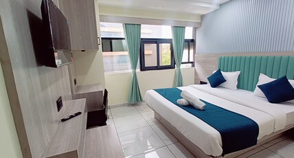 HOTEL SUN PLAZA Room Type - Premium King Bed Room