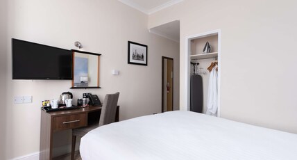 Best Western Carlton Hotel Room Type - 1 Double Bed, Non-Smoking, Superior Room, Sea View