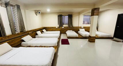 Hotel Taj Room Type - 8 Bedded non Ac