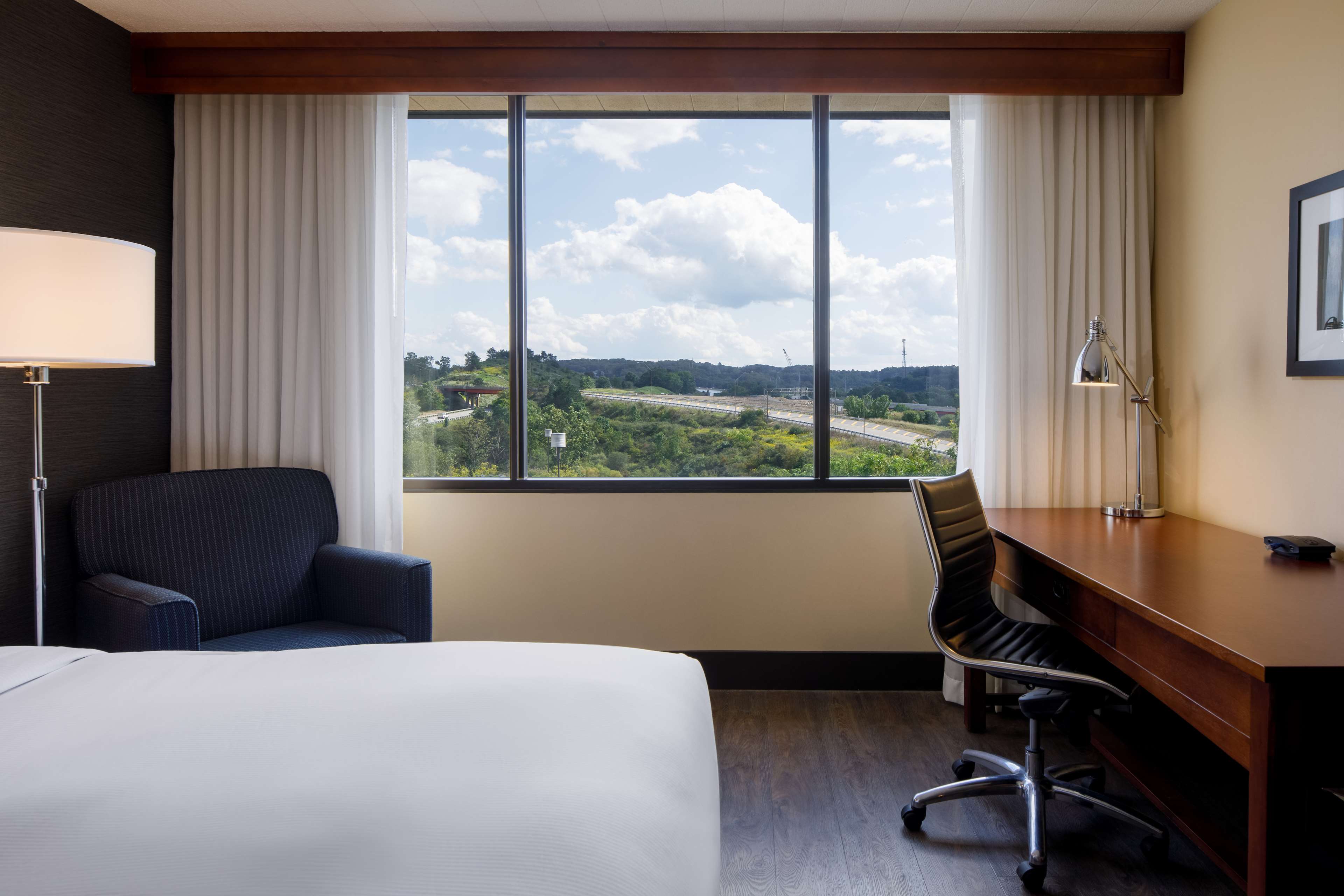 DoubleTree by Hilton Hotel Pittsburgh-Cranberry - Tap to explore photos